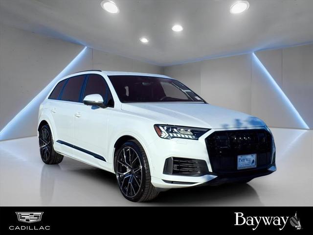 Photo of 2023 Glacier White Metallic Audi Q7