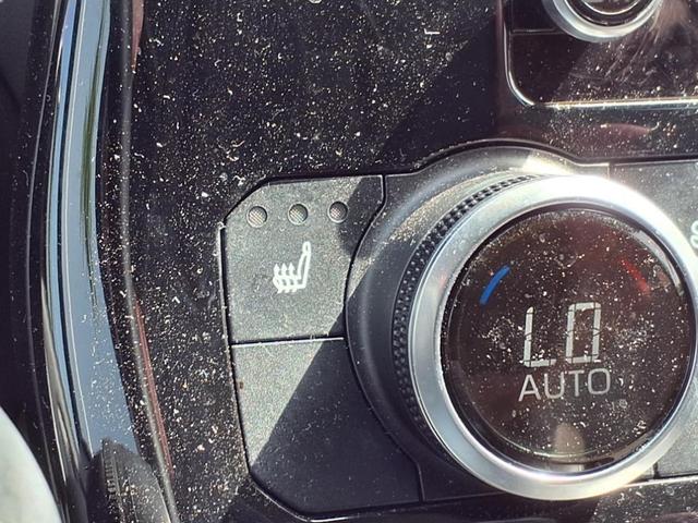 Photo of 2023 White Toyota Highlander