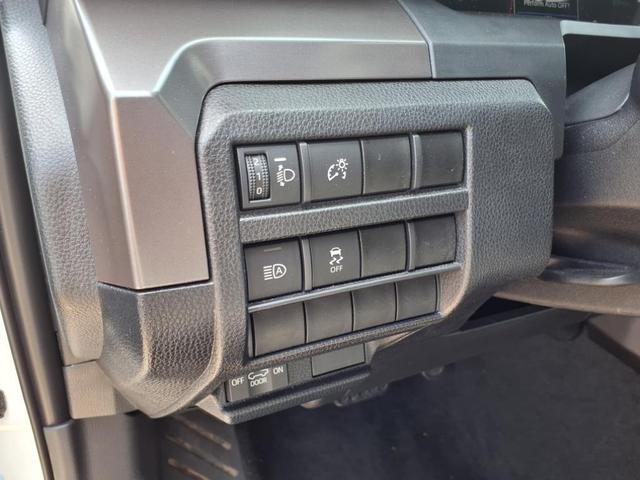 Photo of 2024 White Toyota Tacoma