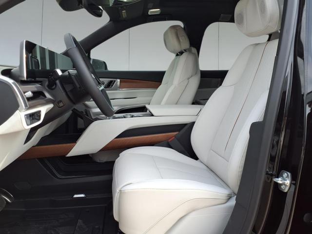 Photo of 2026 Stellar Black Metallic Cadillac VISTIQ