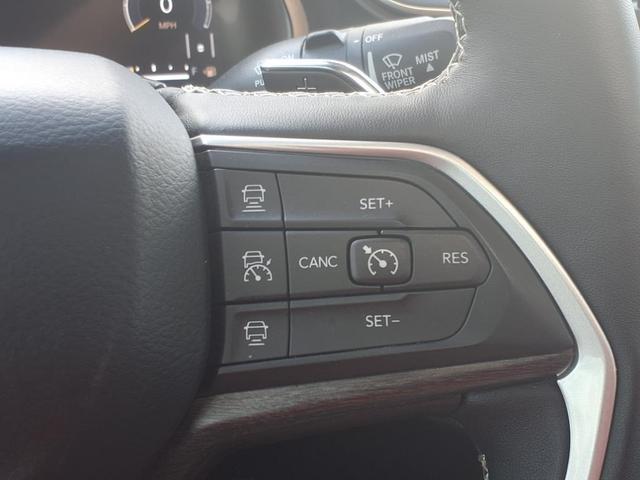 Photo of 2021 Bright White Clearcoat Jeep Grand Cherokee L