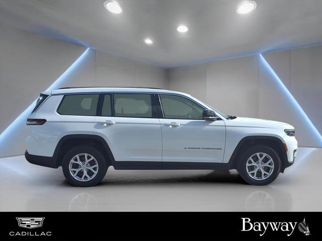 Photo of 2021 Bright White Clearcoat Jeep Grand Cherokee L
