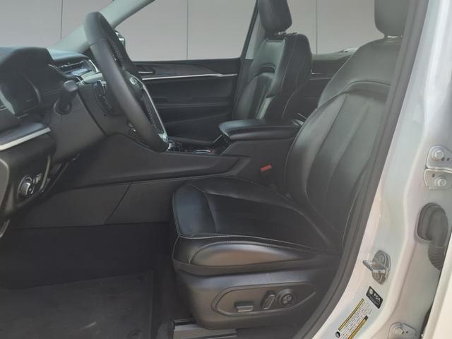 Photo of 2021 Bright White Clearcoat Jeep Grand Cherokee L