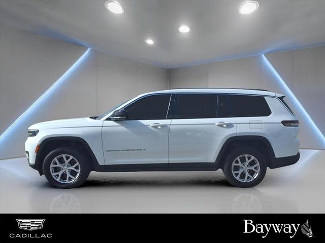 Photo of 2021 Bright White Clearcoat Jeep Grand Cherokee L