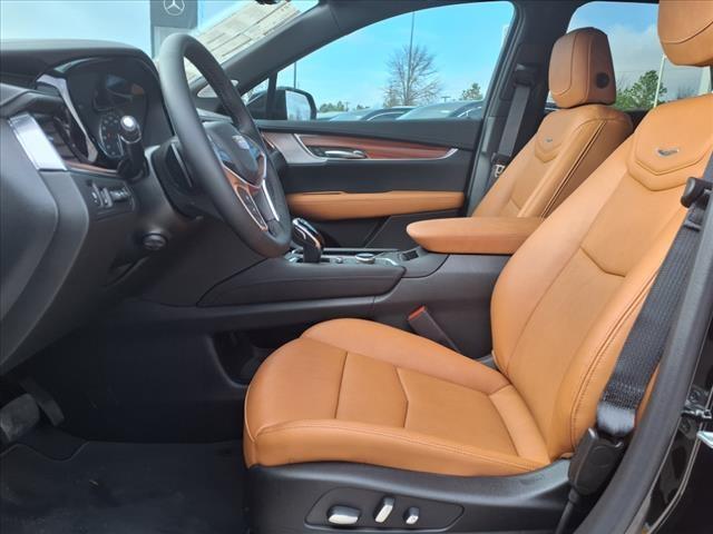 Photo of 2025 Stellar Black Metallic Cadillac XT5