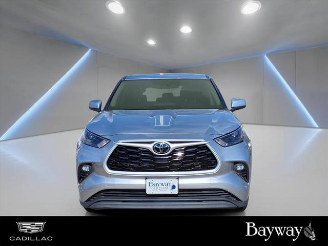 Photo of 2024 Gray Toyota Highlander