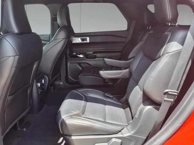 Photo of 2023 Rapid Red Metallic Tinted Clearcoat Ford Explorer