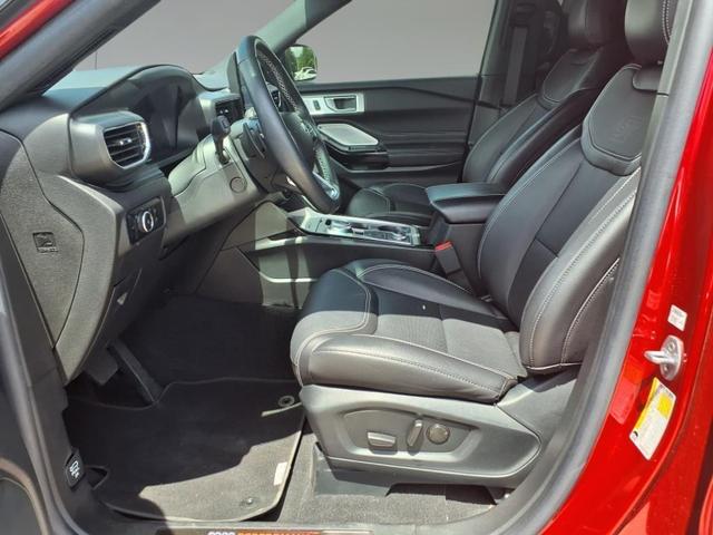 Photo of 2023 Rapid Red Metallic Tinted Clearcoat Ford Explorer