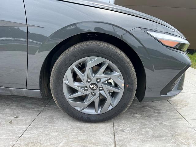 Photo of 2025 Gray Pearl Hyundai ELANTRA HEV