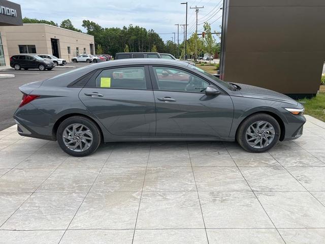 Photo of 2025 Gray Pearl Hyundai ELANTRA HEV
