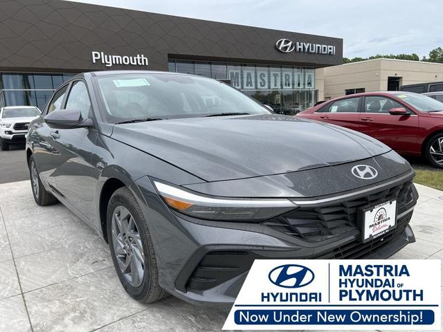 Photo of 2025 Gray Pearl Hyundai ELANTRA HEV