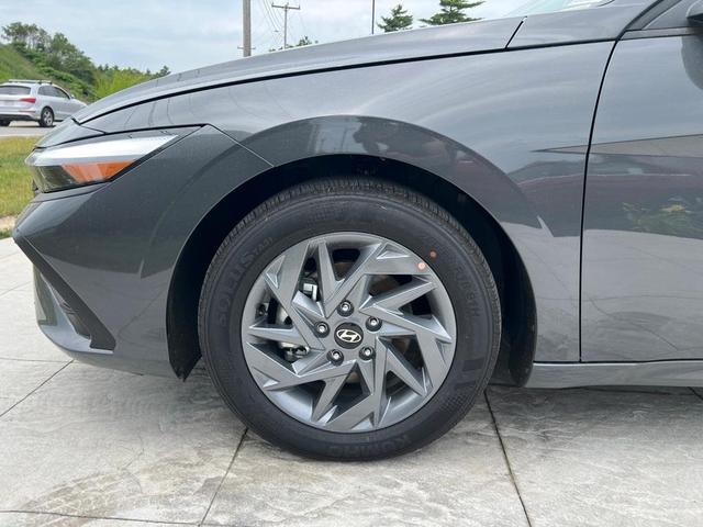 Photo of 2025 Gray Pearl Hyundai ELANTRA HEV