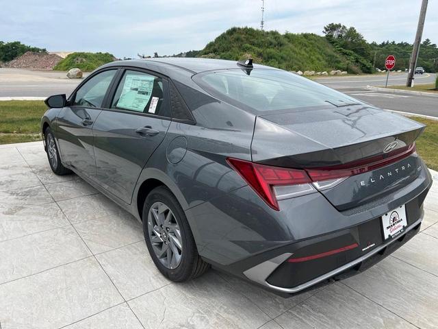 Photo of 2025 Gray Pearl Hyundai ELANTRA HEV