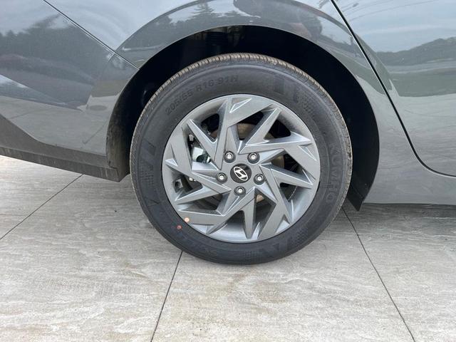 Photo of 2025 Gray Pearl Hyundai ELANTRA HEV