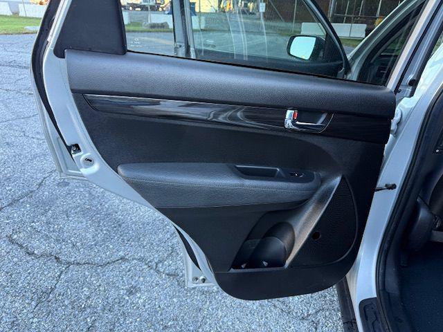 Photo of 2012 Bright Silver Kia Sorento