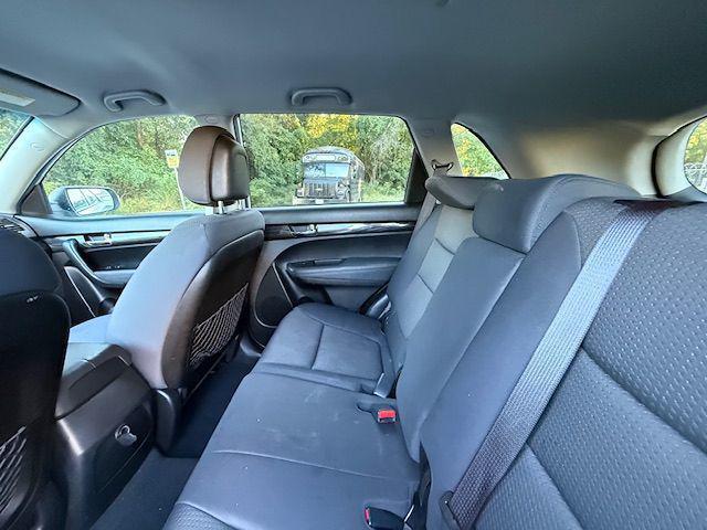 Photo of 2012 Bright Silver Kia Sorento
