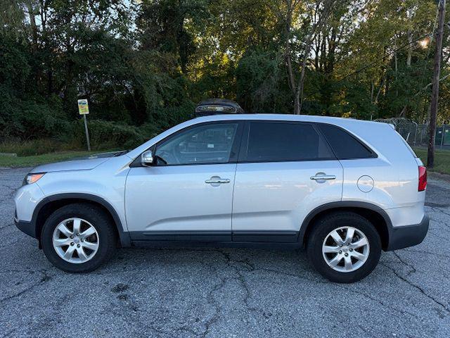 Photo of 2012 Bright Silver Kia Sorento