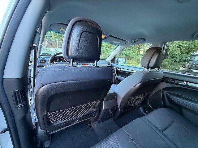 Photo of 2012 Bright Silver Kia Sorento