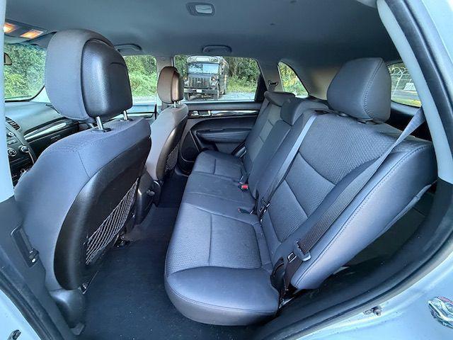 Photo of 2012 Bright Silver Kia Sorento