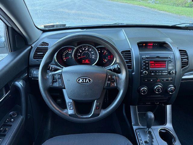 Photo of 2012 Bright Silver Kia Sorento