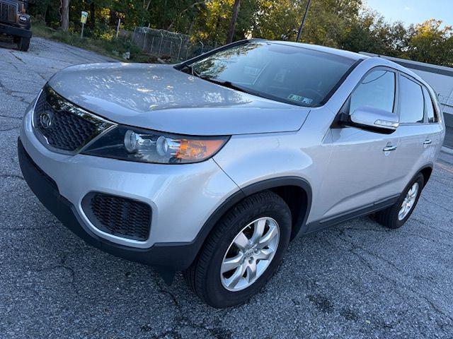 Photo of 2012 Bright Silver Kia Sorento