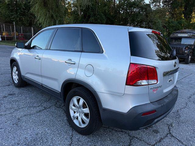 Photo of 2012 Bright Silver Kia Sorento