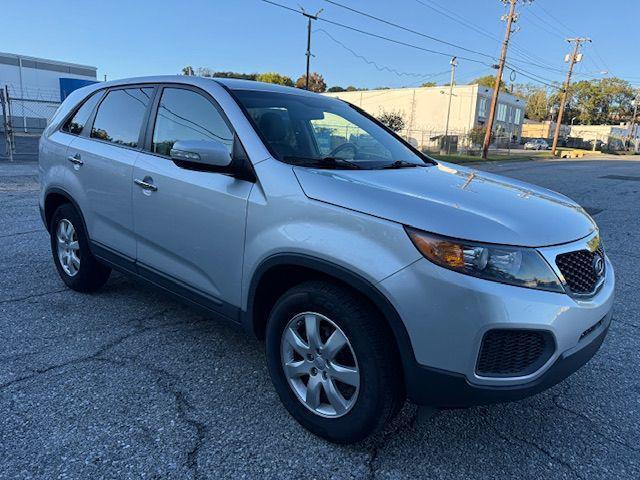 Photo of 2012 Bright Silver Kia Sorento
