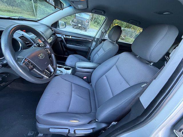 Photo of 2012 Bright Silver Kia Sorento
