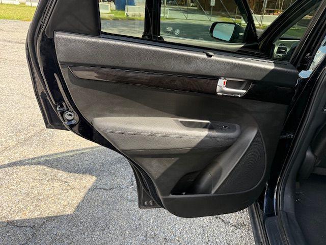 Photo of 2015 Ebony Black Kia Sorento