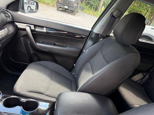 Photo of 2015 Ebony Black Kia Sorento