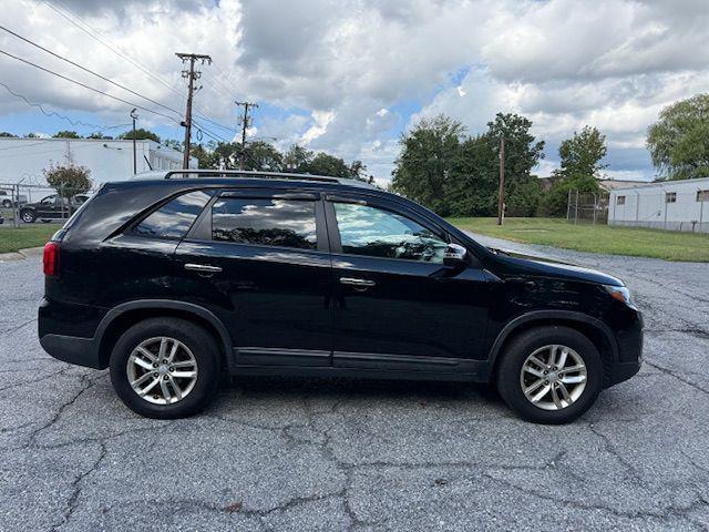 Photo of 2015 Ebony Black Kia Sorento
