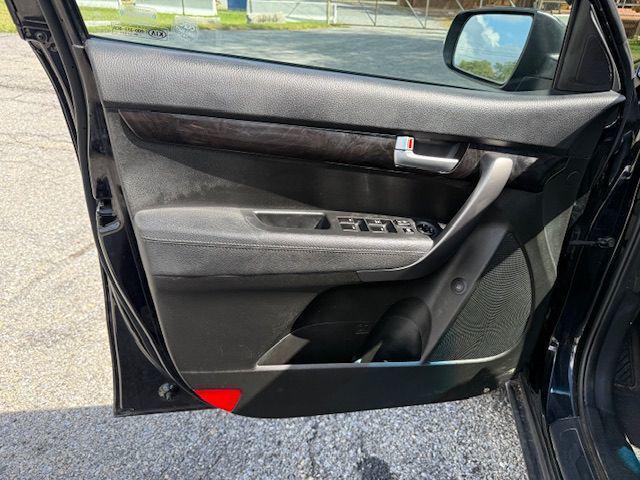 Photo of 2015 Ebony Black Kia Sorento