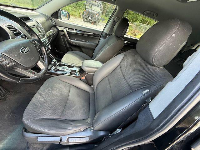 Photo of 2015 Ebony Black Kia Sorento