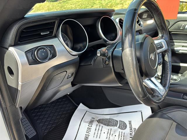 Photo of 2022 Oxford White Ford Mustang