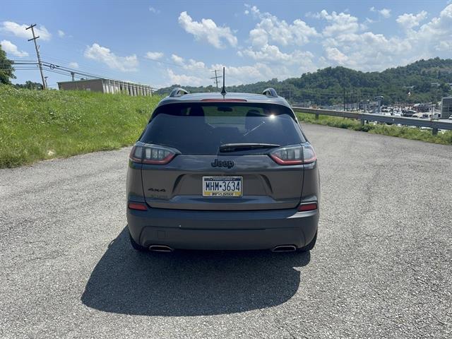 Photo of 2019 Granite Crystal Metallic Clearcoat Jeep Cherokee