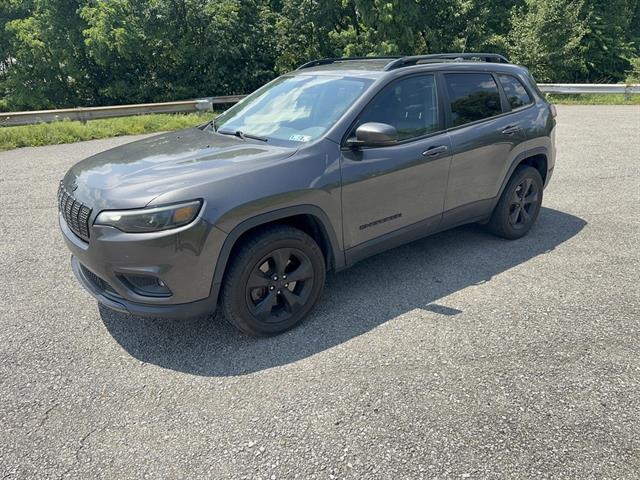 Photo of 2019 Granite Crystal Metallic Clearcoat Jeep Cherokee