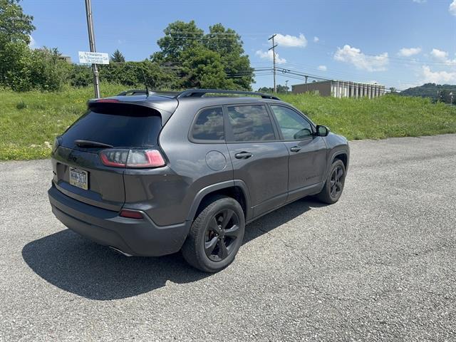 Photo of 2019 Granite Crystal Metallic Clearcoat Jeep Cherokee