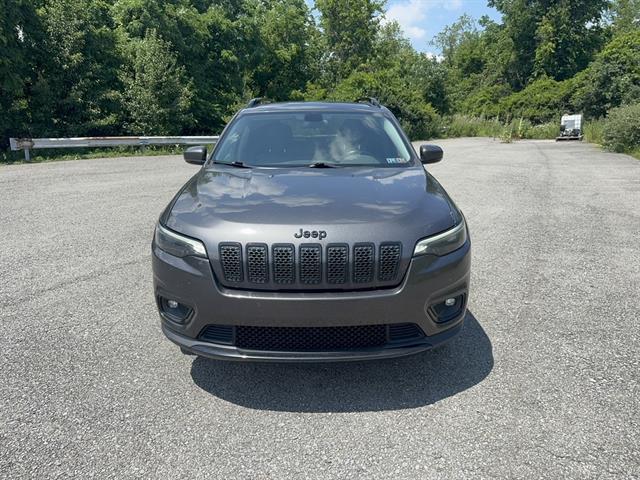 Photo of 2019 Granite Crystal Metallic Clearcoat Jeep Cherokee