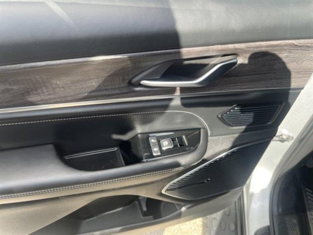 Photo of 2021 Silver Zynith Jeep Grand Cherokee L