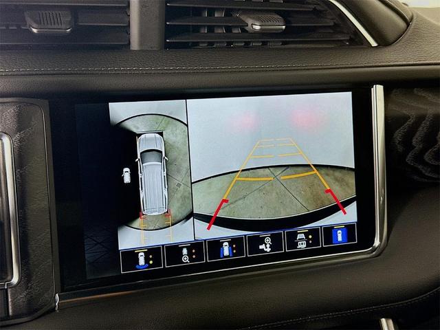 Photo of 2023 Summit White GMC Yukon XL