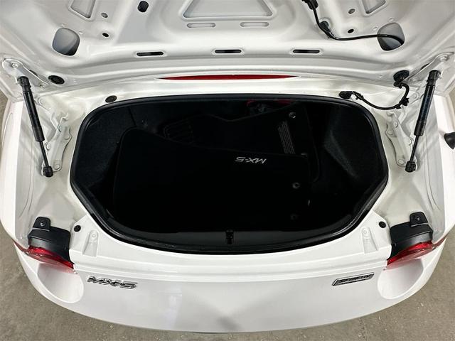 Photo of 2016 Crystal White Pearl Metallic Mazda MX-5 Miata