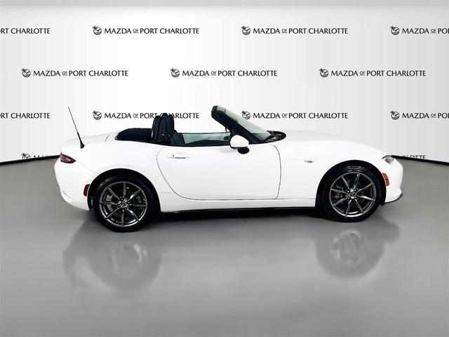 Photo of 2016 Crystal White Pearl Metallic Mazda MX-5 Miata
