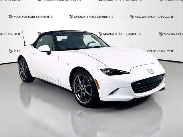 Photo of 2016 Crystal White Pearl Metallic Mazda MX-5 Miata