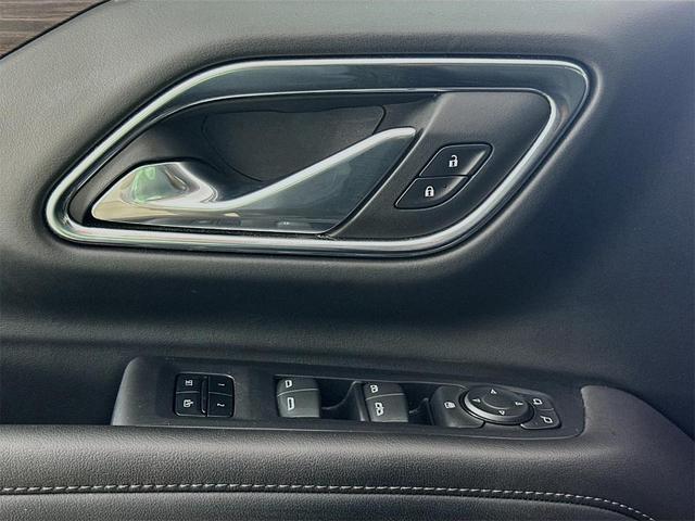 Photo of 2024 Black Chevrolet Suburban