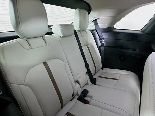Photo of 2025 Rhodium Mazda CX-90