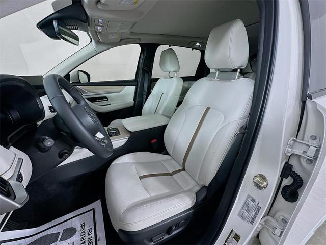 Photo of 2025 Rhodium Mazda CX-90