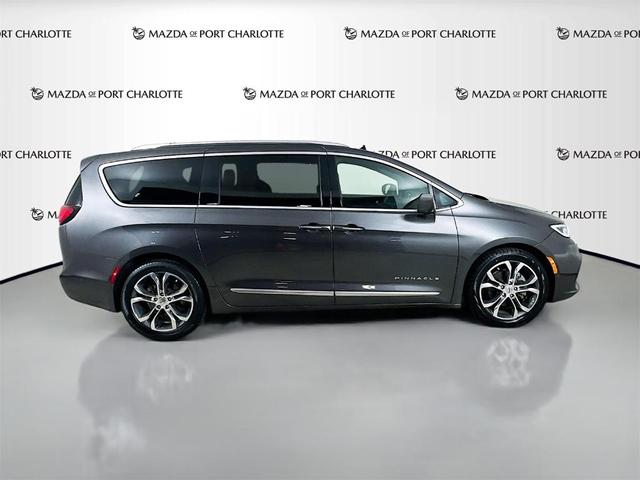 Photo of 2022 Granite Crystal Clearcoat Metallic Chrysler Pacifica