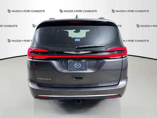Photo of 2022 Granite Crystal Clearcoat Metallic Chrysler Pacifica