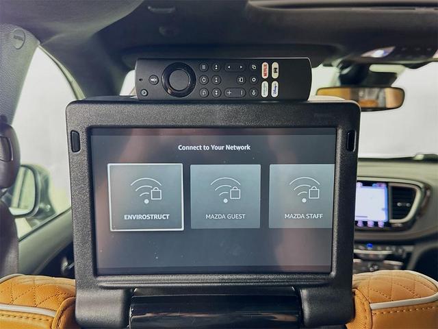 Photo of 2022 Granite Crystal Clearcoat Metallic Chrysler Pacifica