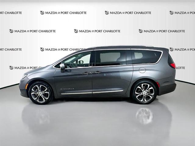 Photo of 2022 Granite Crystal Clearcoat Metallic Chrysler Pacifica